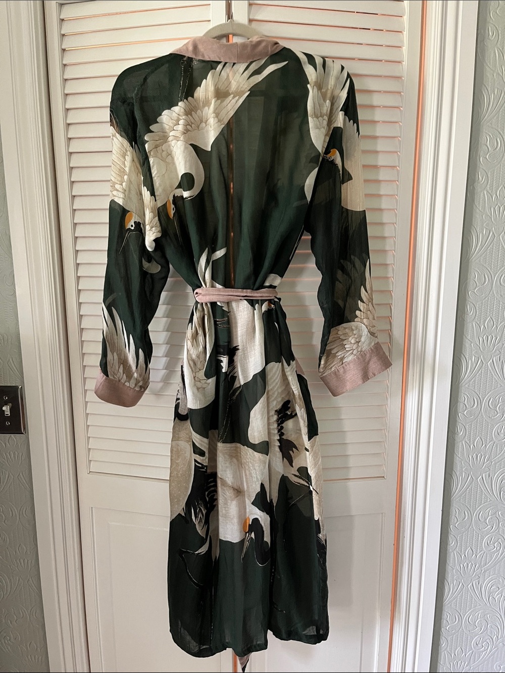 Women's Dark Green Crane Print Robe with Blush Trim - Picture 2 of 6